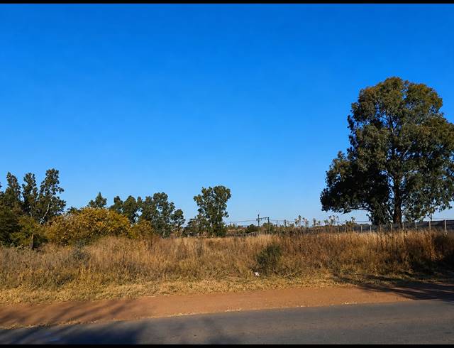 13,688M² VACANT LAND FOR SALE IN HIGHBURY